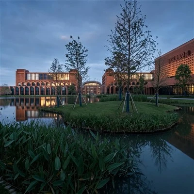 Facciata continua in terracotta ad alta efficienza energetica
